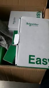 Cầu dao khối EZC250F3250 dạng khối Schneider 400/415V 3P 250A Icu 18kA