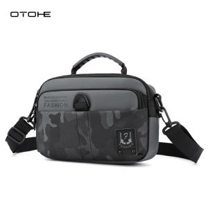 OTOHE กระเป๋าสะพายไหล่ผู้ชายสไตล์ข้ามตัวกระเป๋าลำลองน้ำหนักเบากระเป๋าเอกสารความจุขนาดใหญ่กันน้ำได้เดินทางมาพักผ่อนหย่อนใจกระเป๋าถนนสีพรางตัวสีการเดินทางกระเป๋าขี่กลางแจ้งสำหรับผู้ชาย
