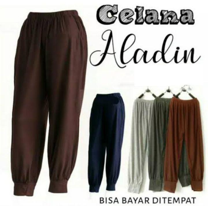 Rus pornosini tomosha qiling va aroq bilan mast boling.