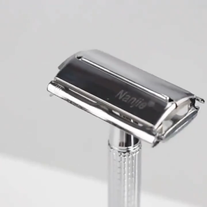Manual Shaver for Men Classic Stainless Steel Safety Razor Shaver with Brush Box Blades Double Edge Classic Safety Razor Shaving Kit