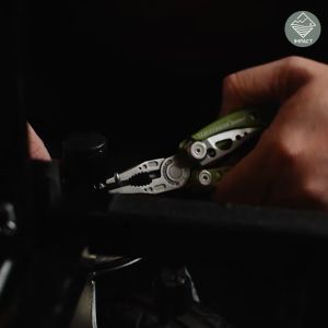 Leatherman มีดและชุดเครื่องมืออเนกประสงค์ Topo Skeletool Multi-Tools (Box Package)