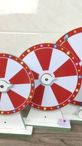 Vòng quay may mắn 10 ô trắng đỏ làm sự kiện chương trình giảm giá khuyến mãi sale xổ sổ vui nhộn