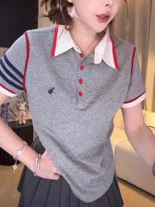 เสื้อยืดคอโปโลแขนสั้นผู้หญิงฤดูร้อนปี 2025 สไตล์ลำลอง คอปกเสื้อเชิ้ต ปักลาย เทรนด์ใหม่ เสื้อผ้าทำงานที่สวมใส่ได้หลากหลาย