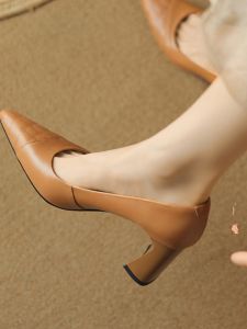 Retro Pointed Toe Low Cut รองเท้าเดี่ยว นุ่ม รองเท้าส้นสูงหนังแกะด้านล่างสบายสําหรับการเดินทาง ทันสมัย และ เรียบหรู