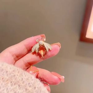 【Fashion Rhinestone Bee Shaped Brooches For Women Clothing Coat Jewelry Accessories Gifts】