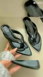 Sandal Flat Wanita Tali Japit T Ujung Lancip Trendy Minimalis RRC
