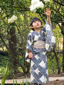 Childrens Kimono Robe Anti-Wrinkle Formal Kimono Style Long Coat Childrens Clothing Wave Pattern Fireworks Festival Wear