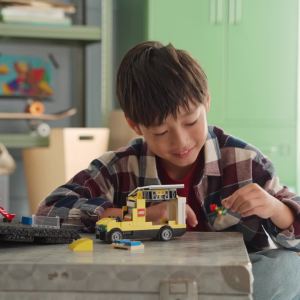 LEGO CITY 60500 Đồ Chơi Lắp Ráp Xe Van LEGO (276 chi tiết)