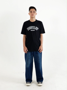 Moutley Kaos Pria Lengan Pendek Regular Fit Moutley Collage M330924