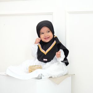 Jilbab Instan Aqila by Emmaqueen - Simple, Super Nyaman, dan Adem - Bahan Premium Ashley Crepe - Tidak Menerawang - Pet Penirus Pipi - Cocok untuk Travelling dan Olahraga