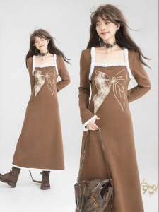 KEIKO | Đầm Dài Ôm Body Màu Đất Nước Cổ Vuông Nơ Trang Trí Phong Cách Retro