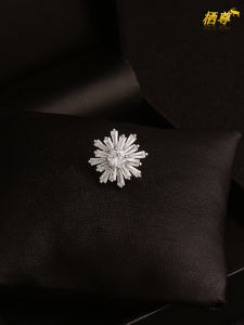 Luxurious Mini Snowflake Mens Suit Lapel Pin Shirt Collar Brooch Zircon Fashion Accessory for Couples Korean Style