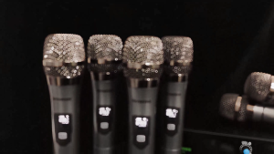 RAYHAYES 8 Channel Wireless Microphone System with UHF Channels 8 Handheld Mics For Performance Karaoke Metting