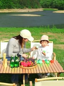 REECHO Outdoor โต๊ะปิคนิค โต๊ะแคมป์ปิ้ง โต๊ะพับ ชุดโต๊ะและเก้าอี้ที่จำเป็นสำหรับการตั้งแคมป์และปิกนิกสำหรับหลาย ๆ คน