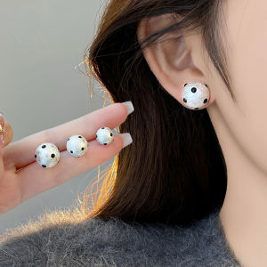 ต่างหูสีดำลายจุดขนาดเล็กหรูหรา ต่างหูสไตล์ OL สำหรับผู้หญิง ต่างหูทรงกลมประดับโลหะผสม ต่างหูแฟชั่น