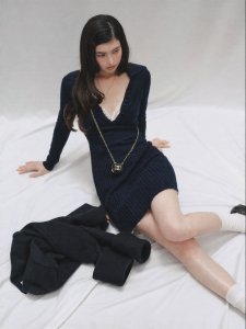 La lune Du ciel | Đầm Knit V-neck Đơn Giản