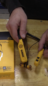DEWALT หูฟังไร้สายแบบ Bluetooth Jobsite 2 in 1 รุ่น DXMA1902093E