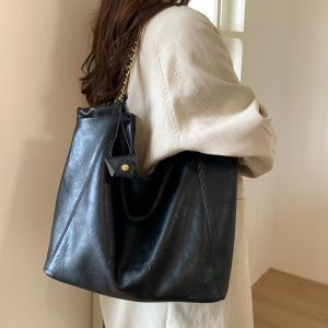New Large Capacity Tote Bag Fashion Chain Bag Single Shoulder Commuter Bag Lazy Style Underarm Bag Womens Bag Soft PU Leather
