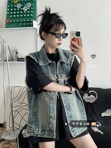 เสื้อกั๊กยีนส์ทรงหลวมสไตล์ย้อนยุคสไตล์อเมริกันสำหรับผู้หญิง ฤดูใบไม้ร่วง 2025 ใหม่ ดีไซน์ขอบขนนุ่ม แขนกุด คอตั้ง กระดุมเดียว