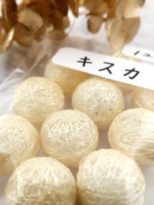 ลูกปัดรูปกลมเบาๆ ทำจากผ้าไหม เรซิน เรซิ่น ลูกปัดรูปกลมแบบถักแบบนุ่มสำหรับงานฝีมือ DIY เครื่องประดับแฟชั่นใหม่