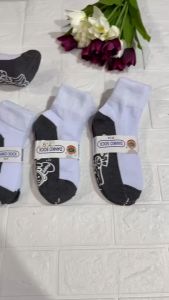 ถุงเท้านักเรียน พื้นมีกันลืม สีขาวพื้นดำ 1แพ็คมี 12 คู่ มีขนาดไซส์ 3-5/4-6/5-7/7-9/ฟร้อม ส่งนะคะ