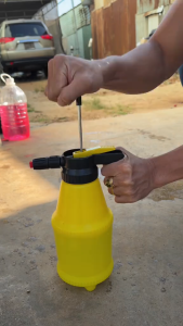 COMBO 2 XÀ BÔNG RỬA XE BỌT TUYẾT BZ + BÌNH XỊT RỬA XE BỌT TUYẾT Cầm Tay 2L MÀU VÀNG Nhiều Bọt