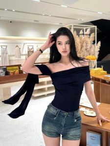 Gợi Cảm Mỏng Phù Hợp Với Dây Đeo Xương Khóa Áo Thun Dệt Kim Tay Ngắn Nữ Mùa Hè Phong Cách Thường Ngày Quần Áo Làm Việc Với Một Từ Cổ Áo