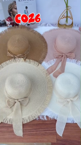 Hats shop9 หมวกสานปีกกว้าง สไตส์เกาหลีแต่งคาดโบว์เพิ่มความหวาน สินค้าพร้อมส่งจากไทย C026