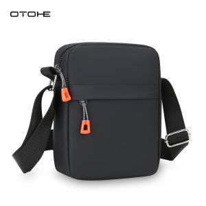 OTOHE กระเป๋าสะพายไหล่ผู้ชายมินิกันน้ำกระเป๋าแฟชั่นส่งสารกระเป๋าเดินทางพกพาความจุขนาดใหญ่ข้ามร่างกายน้ำหนักเบากระเป๋าลำลองเล่นกีฬาถนน