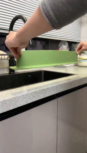 Waterproof Kitchen Bathroom Silicone Board Sink Splash Guard Household/Dishwashing Barrier Strip/Wash Basin Baffle Seal