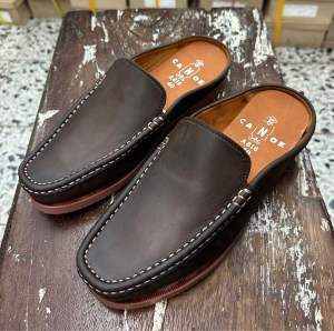 รองเท้าผู้ชายแบบสวม รองเท้าโลฟเฟอร์ รองเท้าหนังแบบสวมหนังแท้100% พื้นเย็บใส่ไม่ลื่น