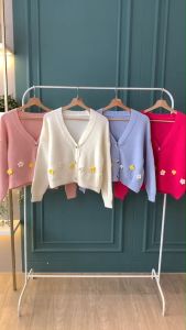 B3995 Softy 3D Flower Knit Cardigan