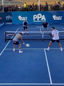 carbon fiber Pickleball Rackets Set Pickleball Paddle Set of 2 Rackets and 4 Pickleballs Balls Pickle-Ball Racquet with Balls Sports Accessory