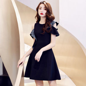 ชุดเดรสสีดำสั้นเซ็กซี่สไตล์ฝรั่งเศส ชุดราตรีสายเดี่ยวสำหรับผู้หญิงในฤดูร้อน ชุดราตรีสั้น ชุดทำงาน ชุดเดรสยาวปานกลาง