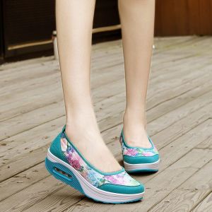 Breathable Womens Slip-On Platform Pumps Beijing Style Embroidered Mesh Shoes Comfortable Fashionable Summer New Arrival
