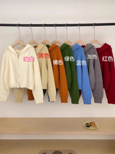 เสื้อสเวตเตอร์คาร์ดิแกนถักมีฮู้ดสีแดงสำหรับผู้หญิงในฤดูใบไม้ร่วงและฤดูหนาว เสื้อคาร์ดิแกนถักหนาแบบมีซิปสำหรับผู้หญิง