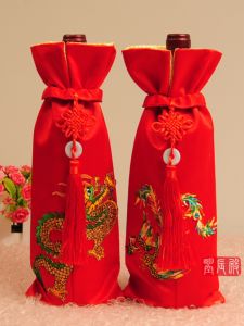 Vỏ Bao Đựng Chai Rượu Cưới Màu Đỏ Lớn Bằng Kim Loại Chất Lượng Cao Trang Trí Nhà Phong Cách Truyền Thống Trung Hoa