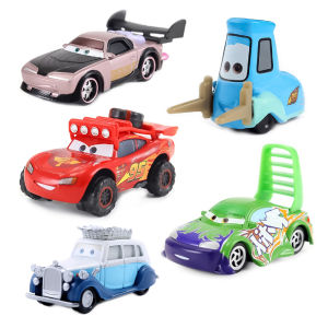 Takara Tomy | Cars Disney Products Model Car Guido Queen Of The United Kingdom Monster Trunk 1:55 Metal Die Casting Mini Racers Cars Toy Gifts