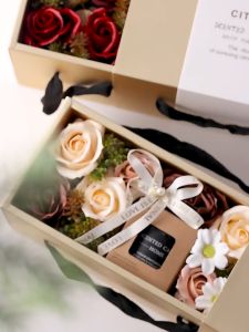 Set Hộp Quà Tặng Nến Thơm Kèm Hoa Sáp Trang Trí Cao Cấp Sang Trọng S11