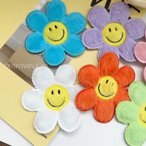 DIY ตัวปักตกแต่ง ดอกไม้ ขนปุย 6 สี สำหรับงานฝีมือ เย็บติดเสื้อ ไม่มีกาว ตกแต่งเสื้อผ้า กระเป๋า งาน Craft และ อื่นๆ