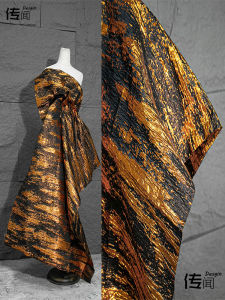 ผ้าลายไม้กลวง 3 มิติสไตล์ย้อนยุคทองลายทางผ้าฝ้ายโพลีเอสเตอร์สำหรับเสื้อผ้าแบบจีนโบราณ