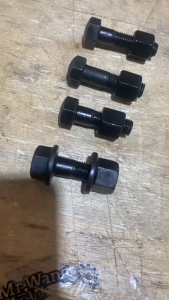 น็อตแทรค น็อตใบโรตารี่ บ็อตใบแทรค น็อตใบตีดินมีสองขนาด ผลิตจากเหล็กคุณภาพดี แข็งแรง