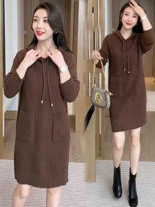 ชุดเดรสยาวถักแฟชั่นฤดูใบไม้ร่วง/ฤดูหนาวสำหรับผู้หญิง ทรงเข้ารูป ปกโปโล กระโปรงทรงเอ แขนยาว สีพื้น เดรสยาวคลุมเข่า