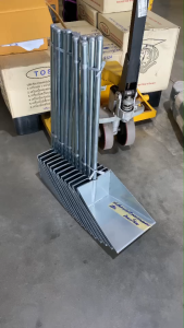 ที่ตักผง ที่ตักขยะ ที่โกยผง เหล็กด้ามชุบซิงค์ รุ่นใหญ่ RPY