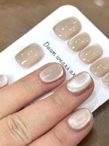 Champagne Color Ceramic Cat Eye Nail Art: A High-End Short Style Experience