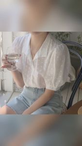 Catalog Fashion เสื้อเชิ้ตสีขาว 2 แบบ มีกระดุมหน้า ลูกไม้น่ารักๆ