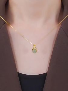 Kalung Titanium Bulat Mahkota Vintage untuk Wanita untuk Pakaian Sehari-hari