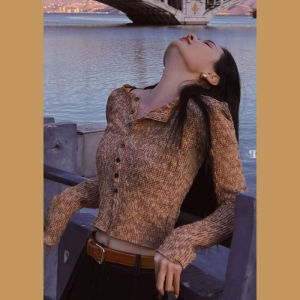 Spring 2025 Chic Long Sleeve Short Womens Base Layer T-Shirt Design Sensation Slim Fit Cardigan Style Top Quality Korean Version