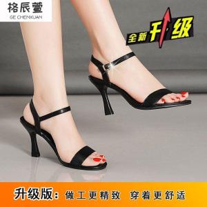 รองเท้าแตะส้นบางสำหรับผู้หญิง ฤดูร้อนปี 2025 รองเท้าแตะแบบมีสายรัดข้างส้นกลาง แฟชั่น รองเท้าส้นสูงแบบอเนกประสงค์ พื้นนุ่ม ทรงปากเปิด