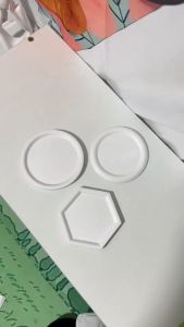 ถาดรองกลมเล็ก รองเทียนหอม พร็อพถ่ายสินค้า ถาดปูนรองเทียนหอม และพรึ่งถาดปูน - 8 ตัว